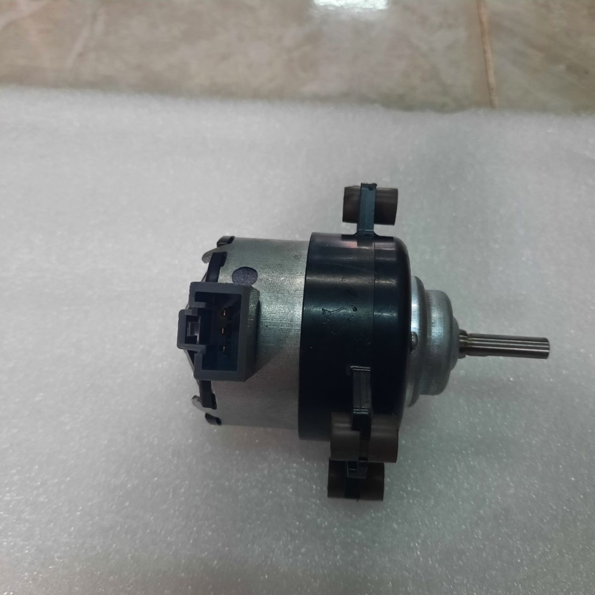 Motor quạt giàn lạnh sau Mitsubishi Xpander